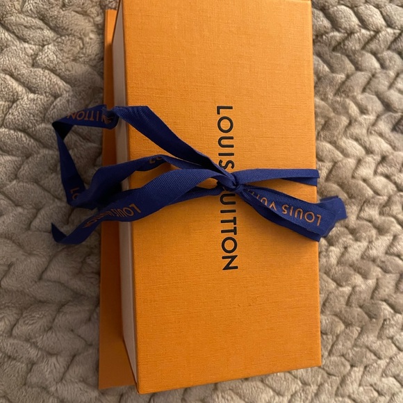 Louis Vuitton Cat Eye Sunglasses - Picture 12 of 12